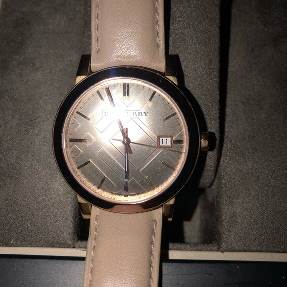 Authentic BURBERRY WOMENS WATCH - Picture 5 of 8